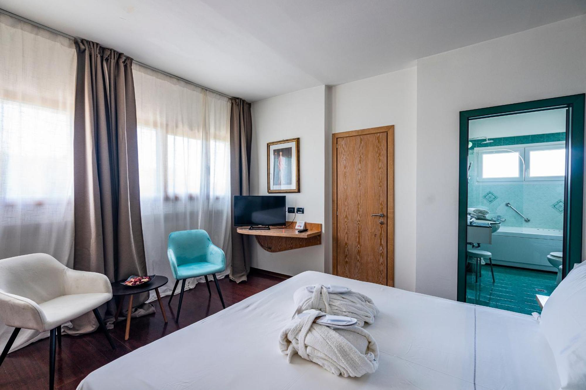 Hotel Logonovo Llido Degli Estensi Bagian luar foto