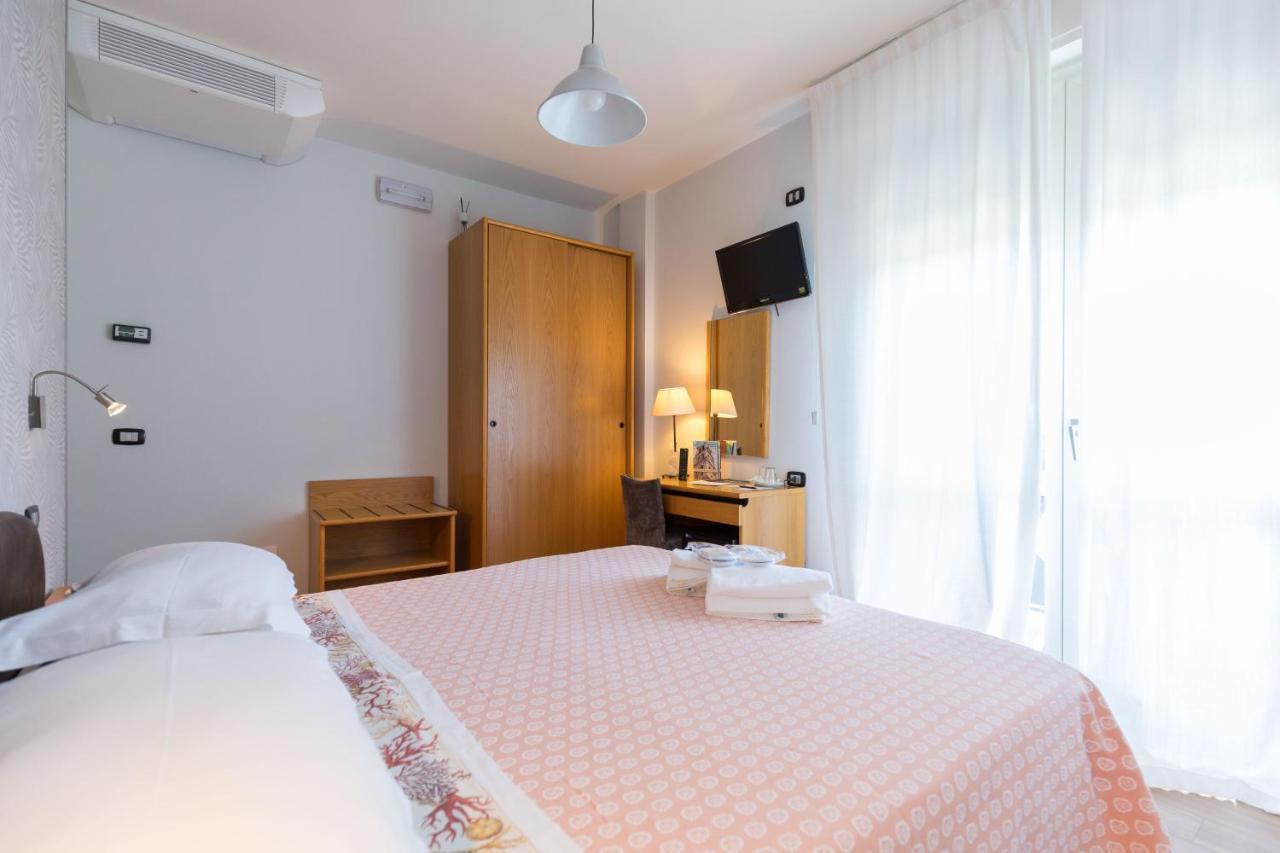 Hotel Logonovo Llido Degli Estensi Bagian luar foto
